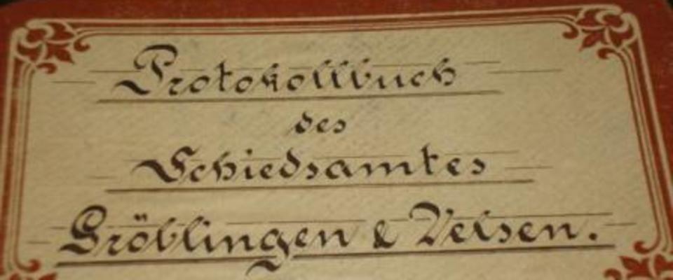 Das Bild zeigt ein Protokollbuch des Schiedsamtes Gröblingen-Velsen. Das Protokollbuch hat einen schwarzen Einband.